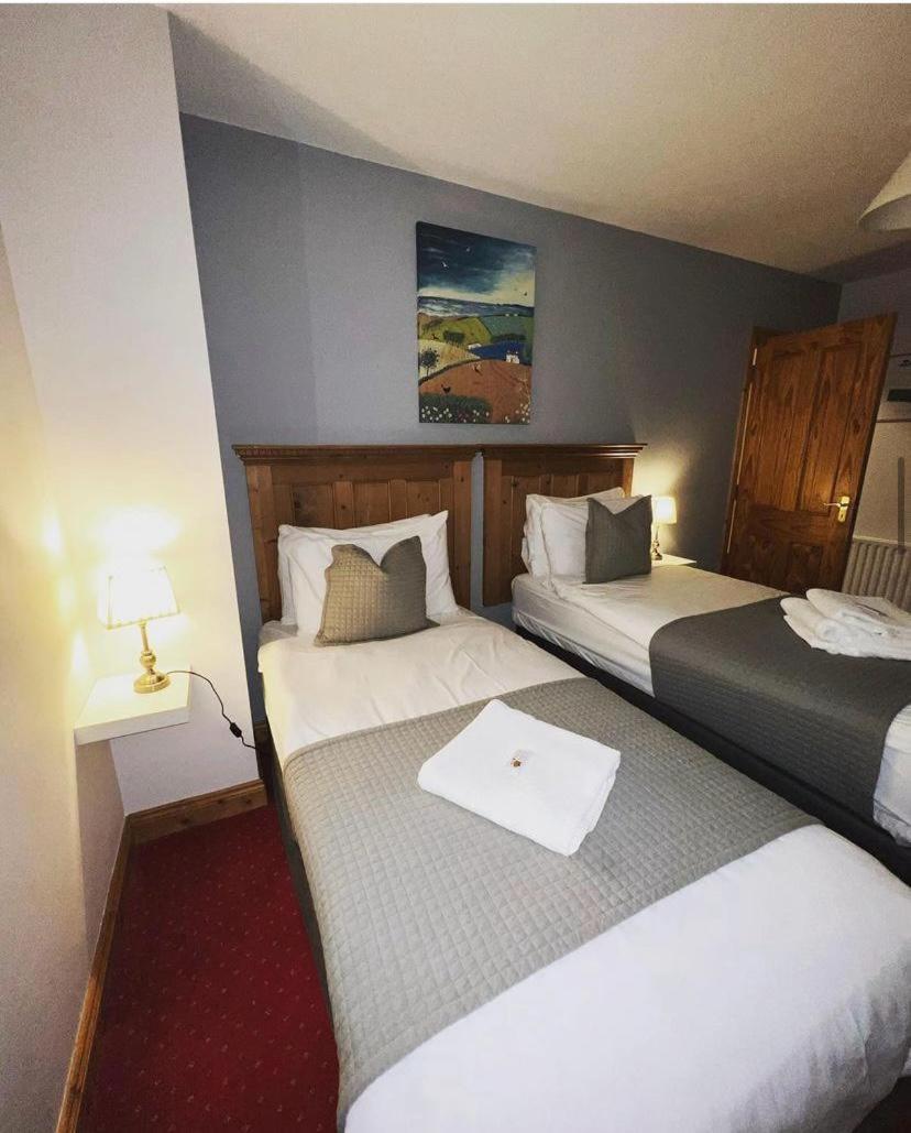 Dingle Marina Lodge Екстер'єр фото