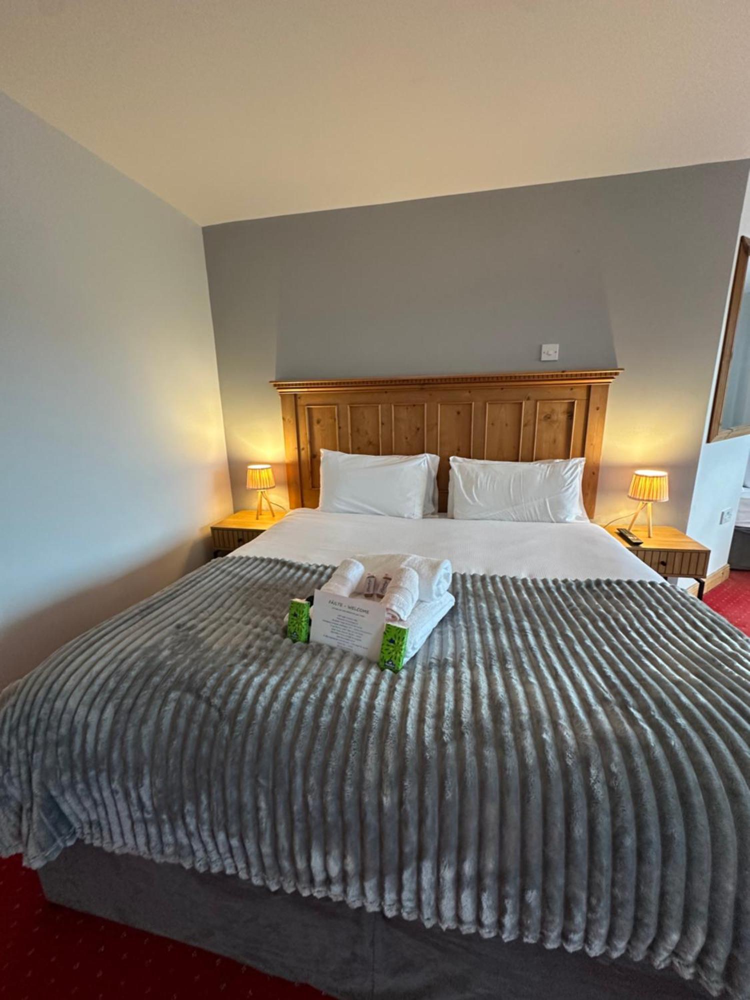 Dingle Marina Lodge Екстер'єр фото